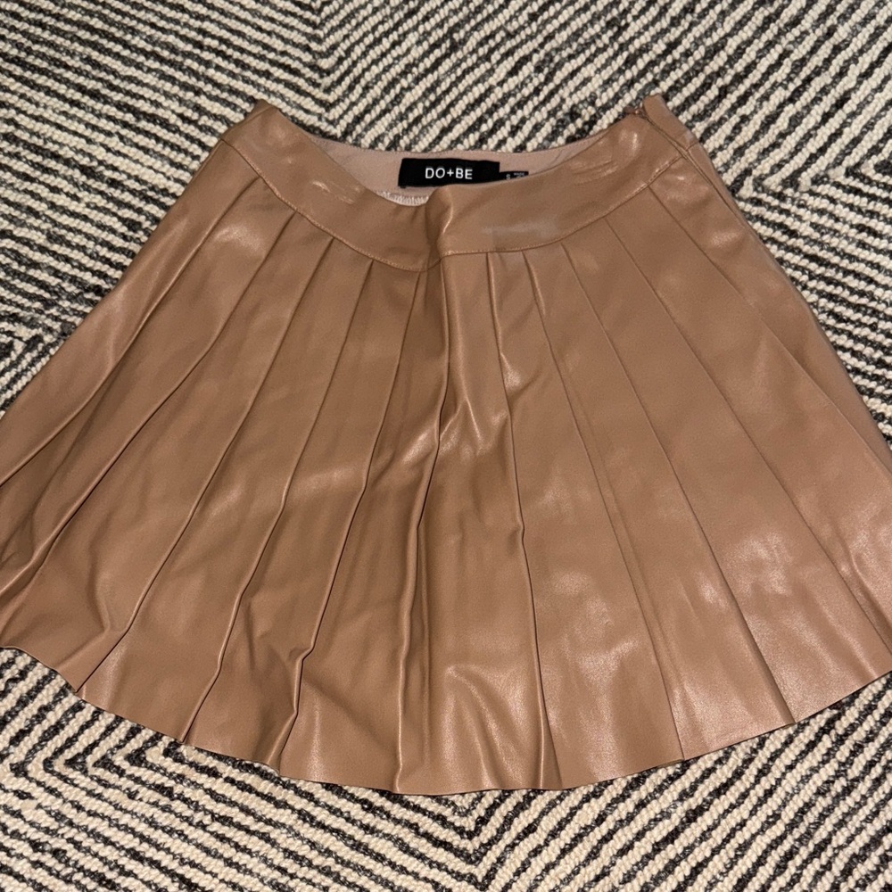 DO+BE Faux Leather Pleated Circle Skirt in Tan